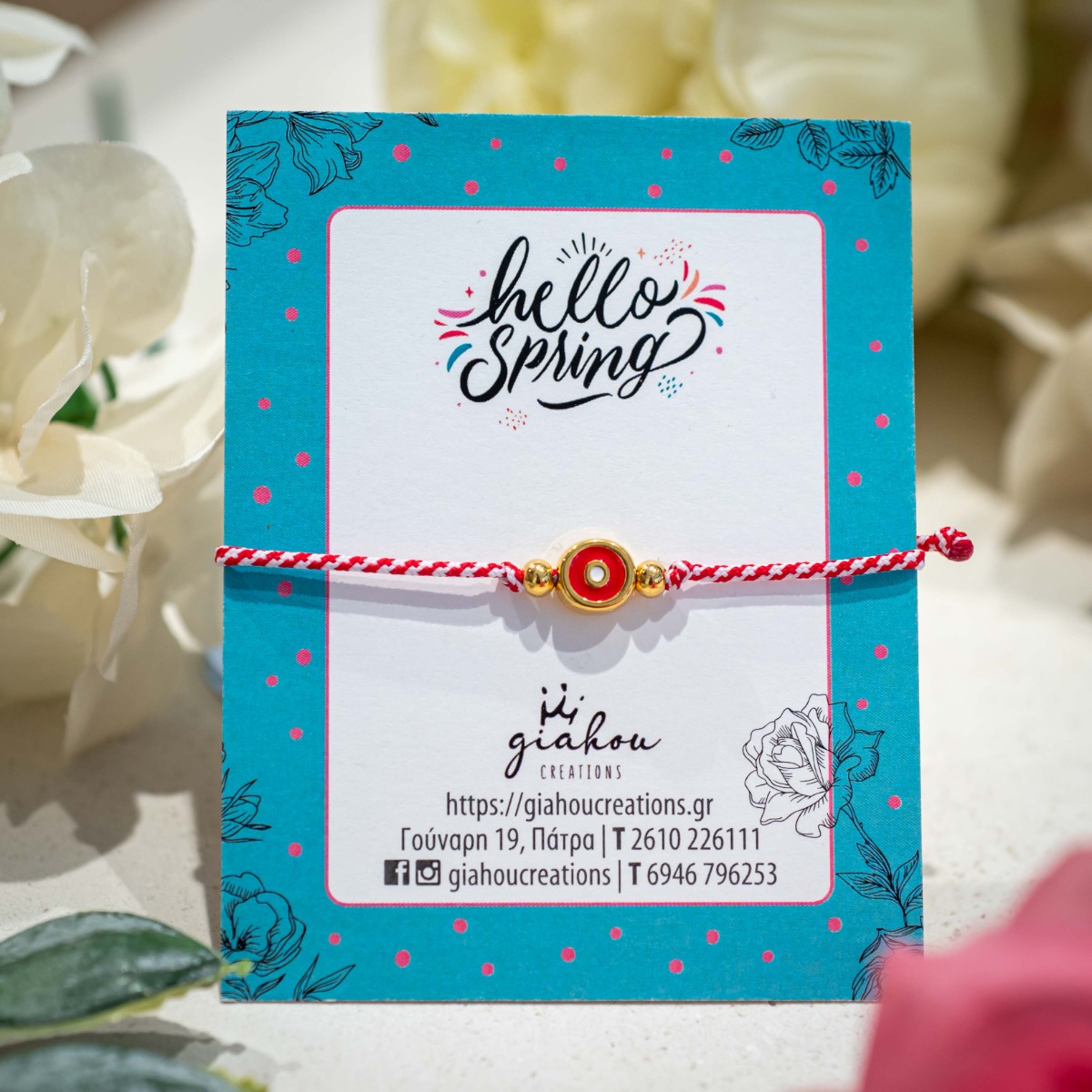 Βραχιόλι Μάρτης με μεταλλικό ματάκι σε χρυσό χρώμα με κόκκινο σμάλτο.