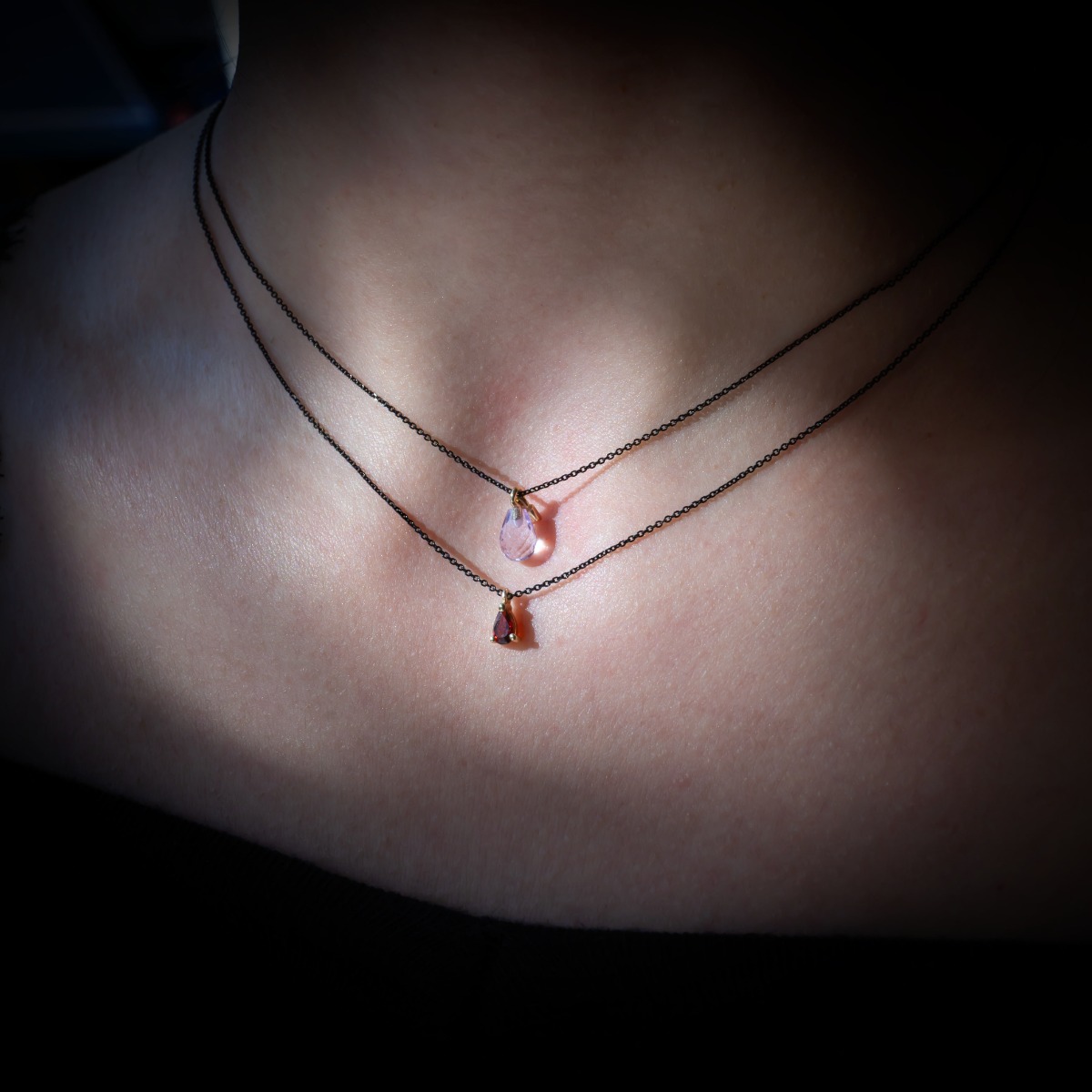 Κολιέ κίτρινο χρυσό 14Κ με γρανάδα.