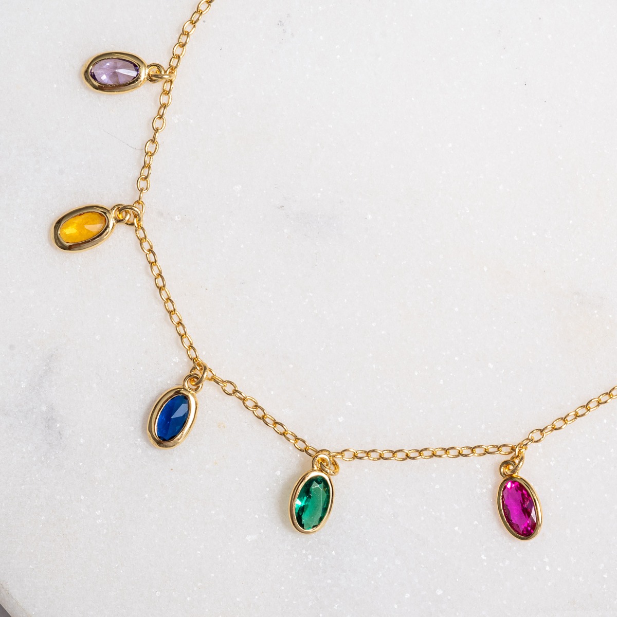 Βραχιόλι με χρωματιστά ζιργκόν.