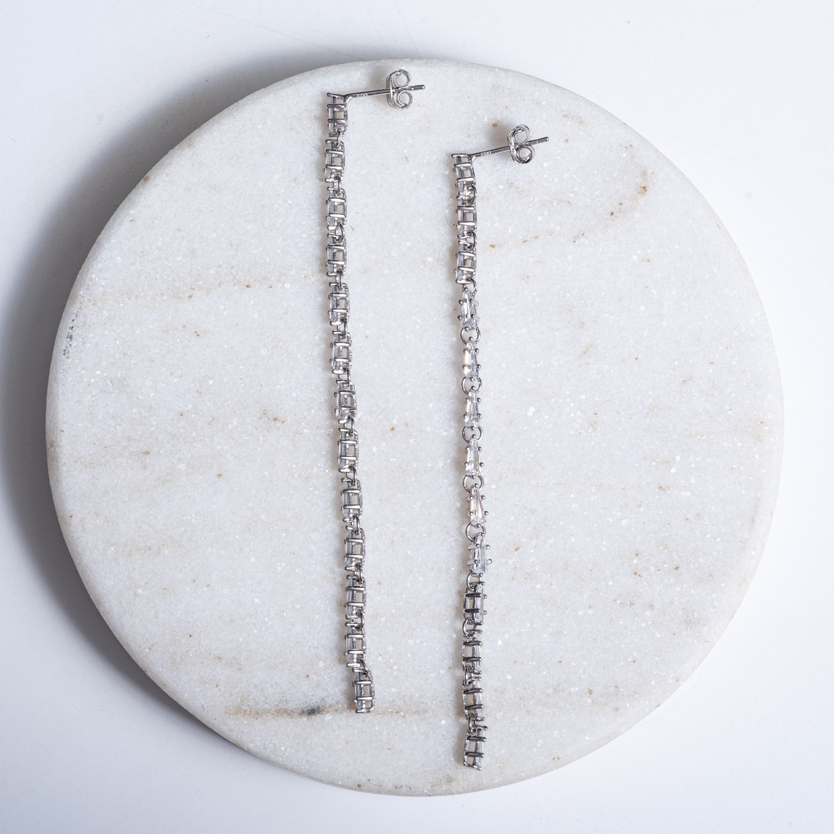 Σκουλαρίκια καδένα με ζιργκόν.