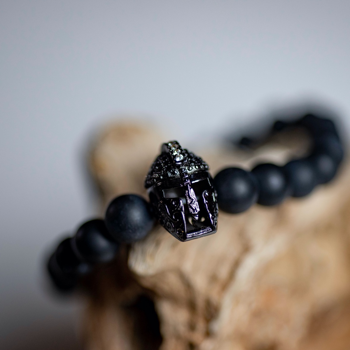 Βραχιόλι με Περικεφαλαία σε μαύρο χρώμα