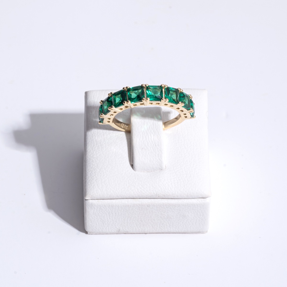 Δαχτυλίδι πράσινα ζιργκόν.