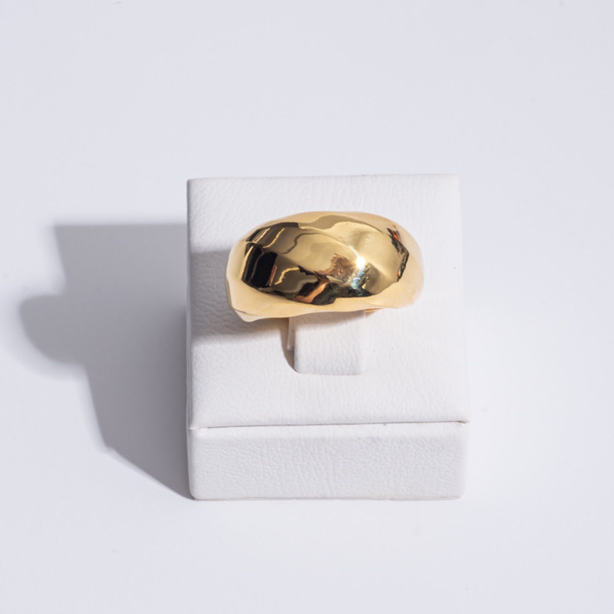 Δαχτυλίδι πομπέ σφυρήλατο.