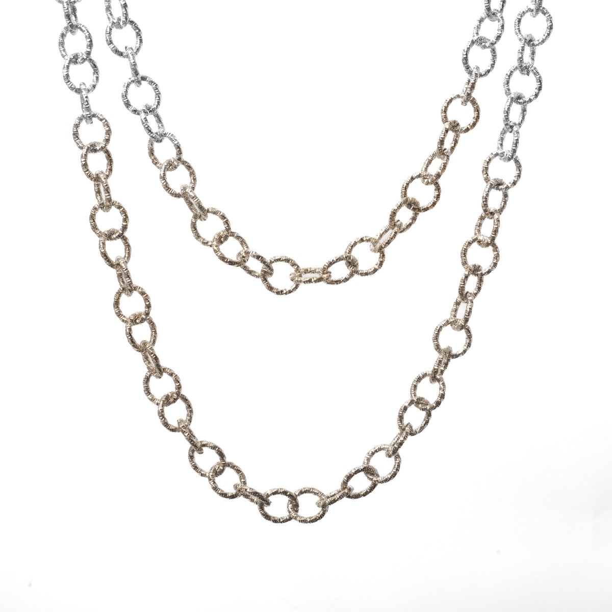 Κολιέ ορείχαλκος ασημί χρώμα.